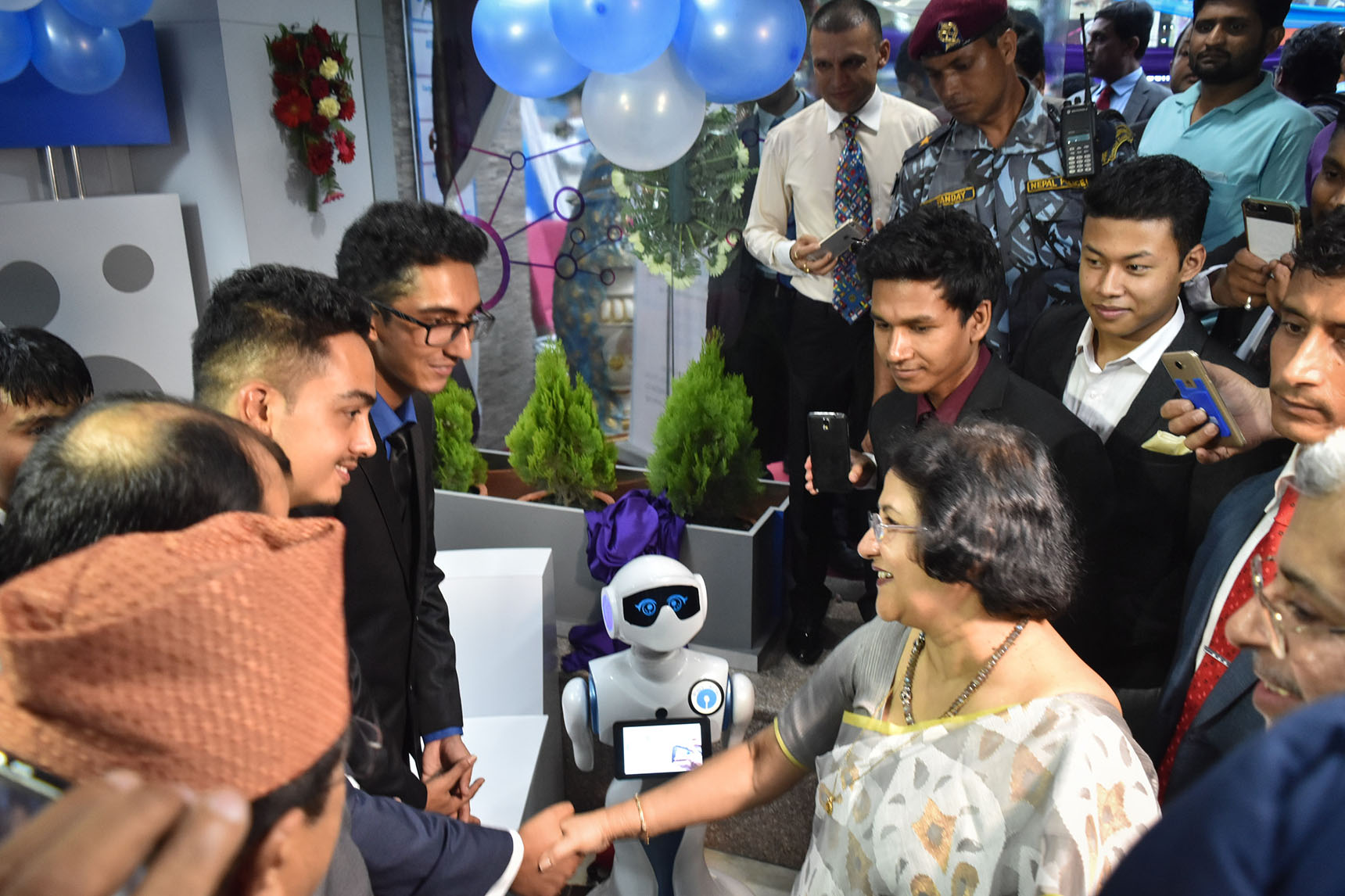 Paaila's CEO Mr. Binay Raut shaking hands with Arundhati Bhattacharya -Chairwoman of State Bank of
            India at Nepal SBI inTouch branch opening ceremony at Durbarmarga, Kathmandu.